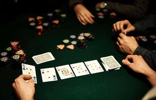 Xì tố có chung quy tắc sắp xếp bài giống như những trò Poker khác