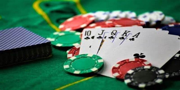 Khám phá nghệ thuật chơi Poker qua hướng dẫn chi tiết